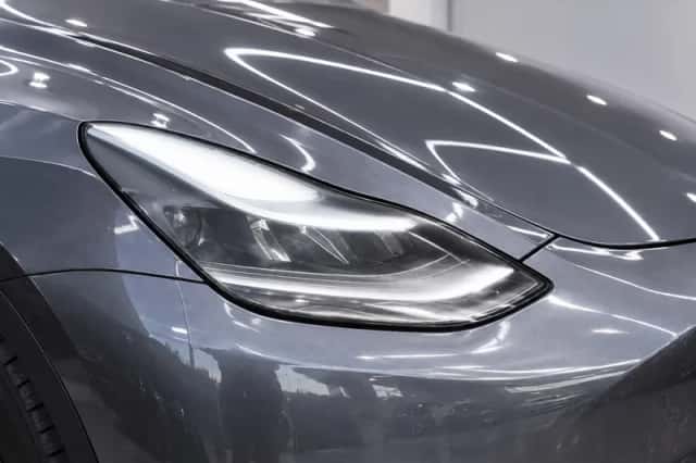 Tesla Model Y (2021) thumbnail 3