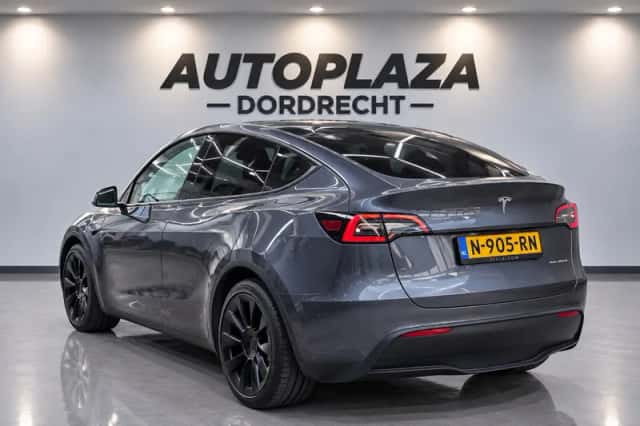 Tesla Model Y (2021) thumbnail 5