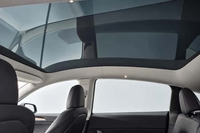 Tesla Model Y (2021) thumbnail 6