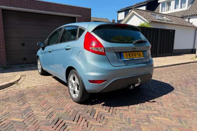 Ford Fiesta (2010) thumbnail 4