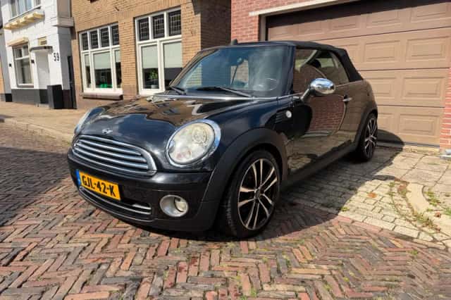 MINI Cabrio (2009) thumbnail 3