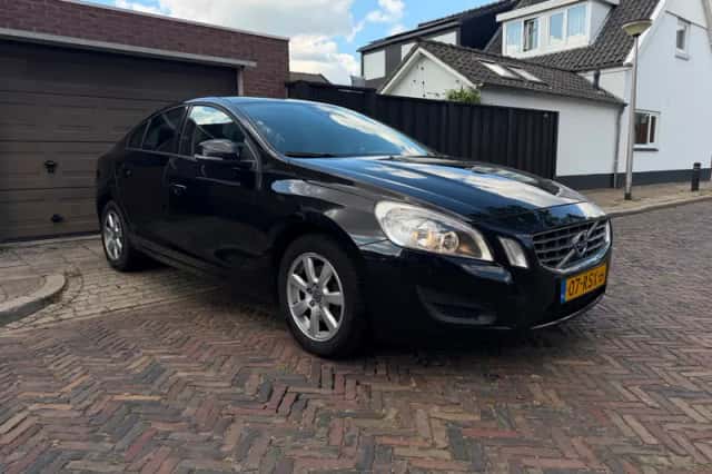 Volvo S60 (2011) thumbnail 2