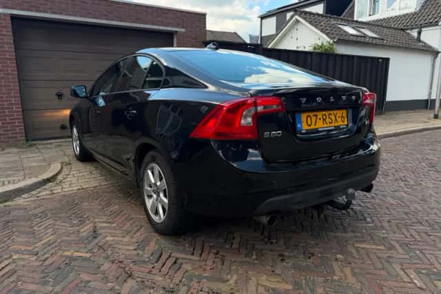 Volvo S60 (2011) thumbnail 4