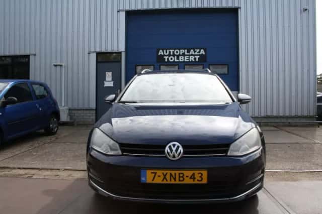 Volkswagen Golf (2014) thumbnail 2