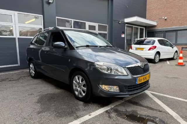 Škoda Fabia (2010) thumbnail 3