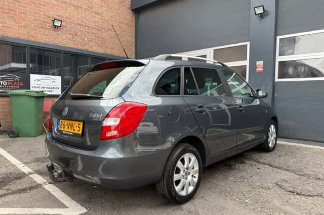 Škoda Fabia (2010) thumbnail 5
