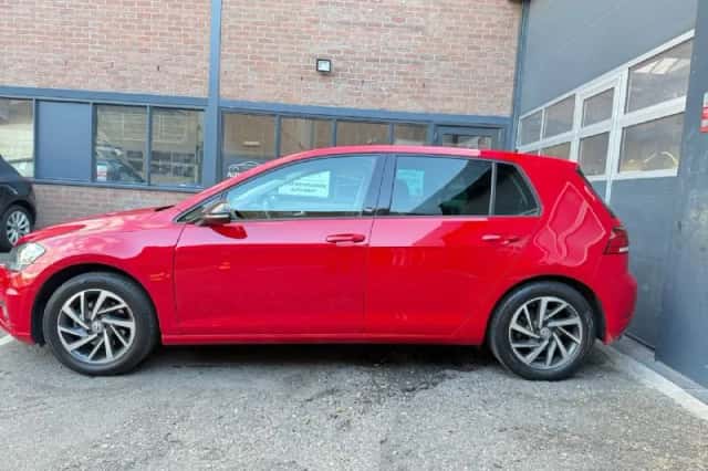 Volkswagen Golf (2018) thumbnail 2