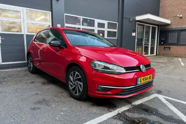 Volkswagen Golf (2018) thumbnail 3
