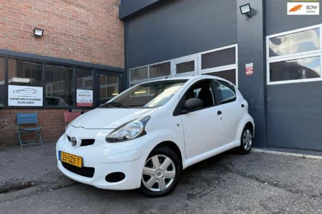 Toyota Aygo (2012) thumbnail 1