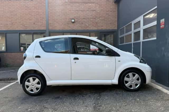 Toyota Aygo (2012) thumbnail 4