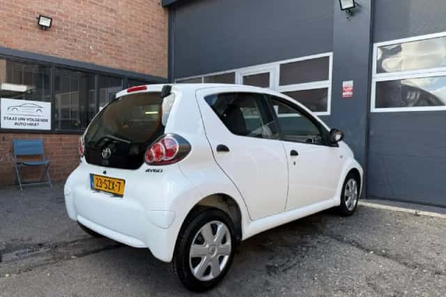 Toyota Aygo (2012) thumbnail 5