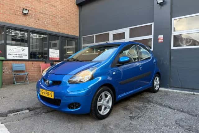 Toyota Aygo (2010) thumbnail 1