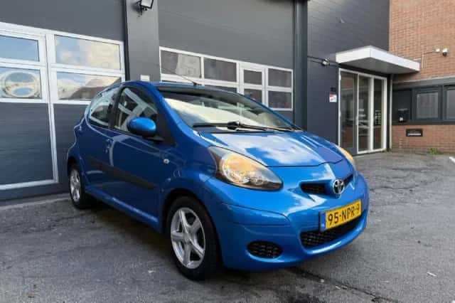 Toyota Aygo (2010) thumbnail 3