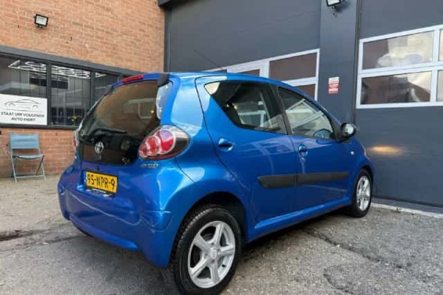 Toyota Aygo (2010) thumbnail 5