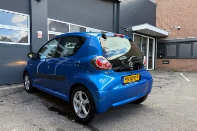 Toyota Aygo (2010) thumbnail 6