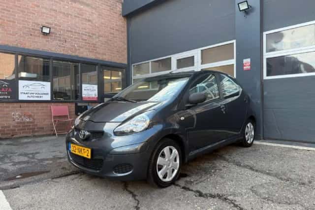 Toyota Aygo (2010) thumbnail 1