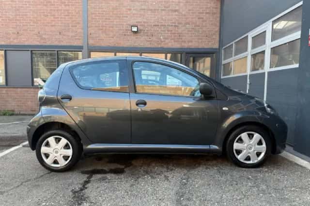 Toyota Aygo (2010) thumbnail 4