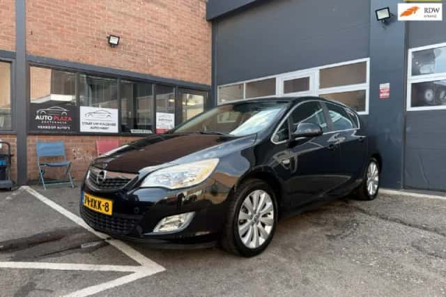 Opel Astra (2012) thumbnail 1