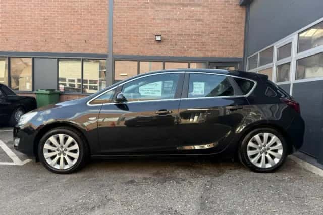 Opel Astra (2012) thumbnail 2