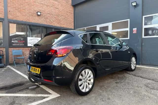 Opel Astra (2012) thumbnail 5