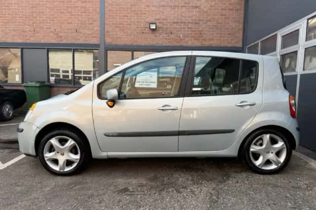 Renault Modus (2006) thumbnail 2