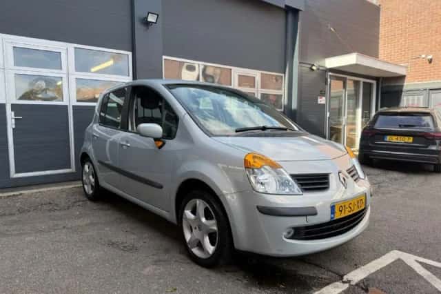 Renault Modus (2006) thumbnail 3