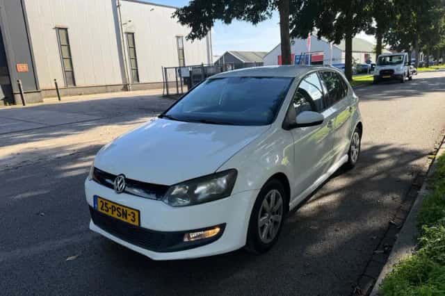 Volkswagen Polo (2011) thumbnail 2