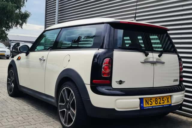 MINI Clubman (2012) thumbnail 3