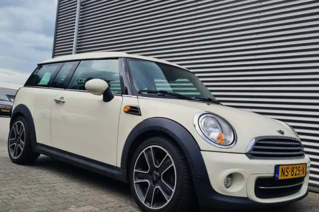 MINI Clubman (2012) thumbnail 4