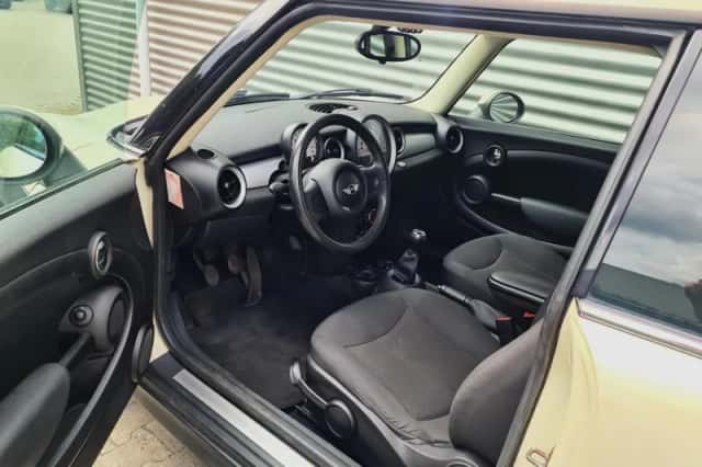 MINI Clubman (2012) thumbnail 6