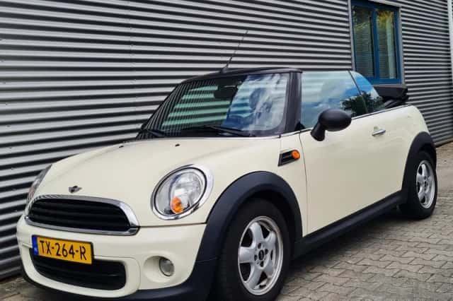 MINI Cabrio (2011) thumbnail 1