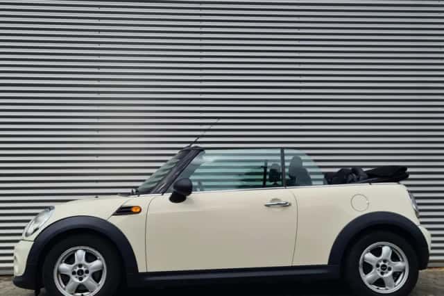 MINI Cabrio (2011) thumbnail 2