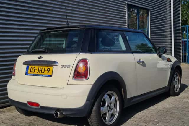 MINI Cooper (2009) thumbnail 5