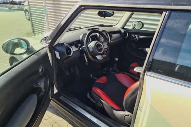 MINI Cooper (2009) thumbnail 6