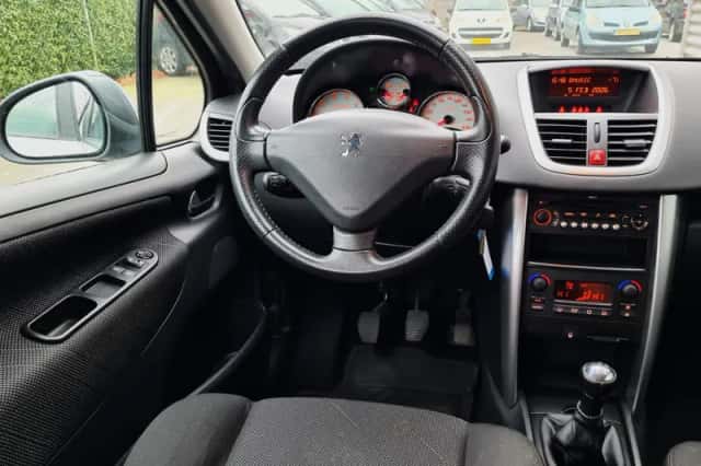 Peugeot 207 (2009) thumbnail 6