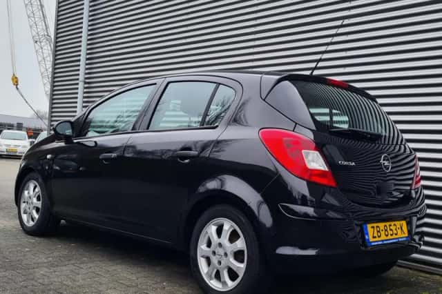 Opel Corsa (2008) thumbnail 3
