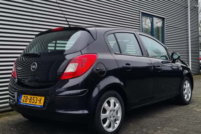 Opel Corsa (2008) thumbnail 5