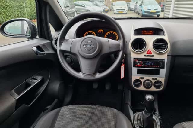 Opel Corsa (2008) thumbnail 6
