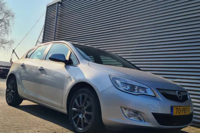 Opel Astra (2011) thumbnail 4