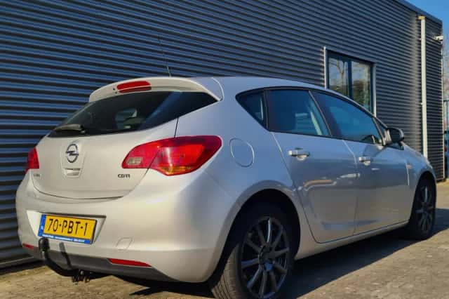 Opel Astra (2011) thumbnail 5