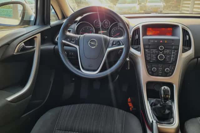 Opel Astra (2011) thumbnail 6