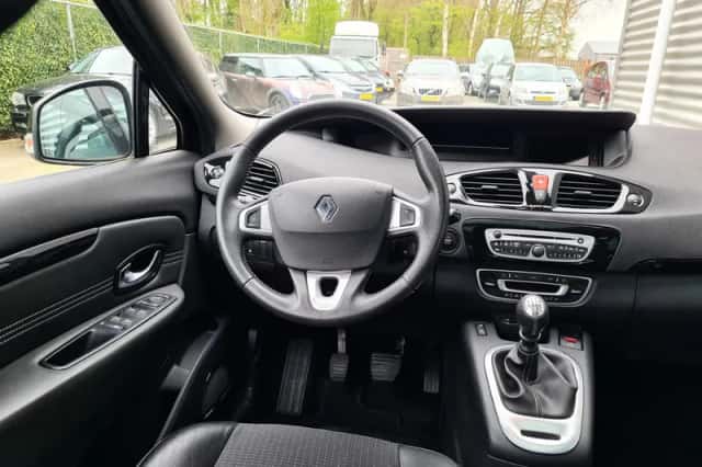 Renault Grand Scénic (2011) thumbnail 6