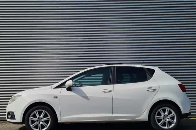 SEAT Ibiza (2010) thumbnail 2