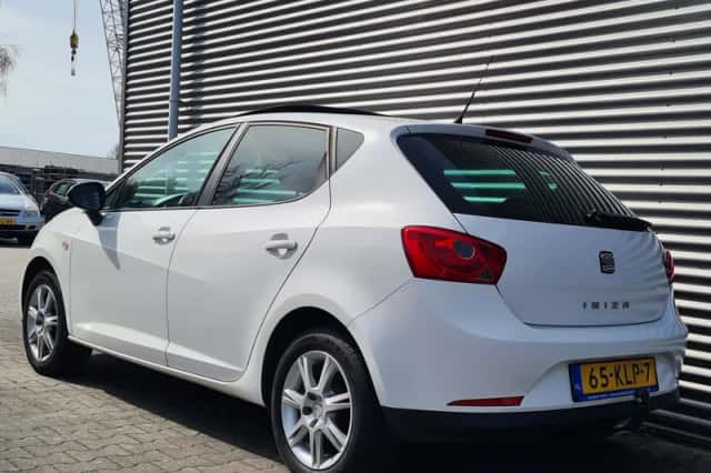 SEAT Ibiza (2010) thumbnail 3