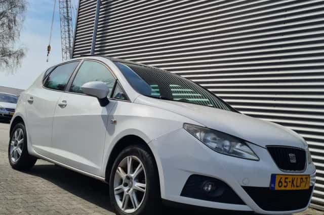 SEAT Ibiza (2010) thumbnail 4