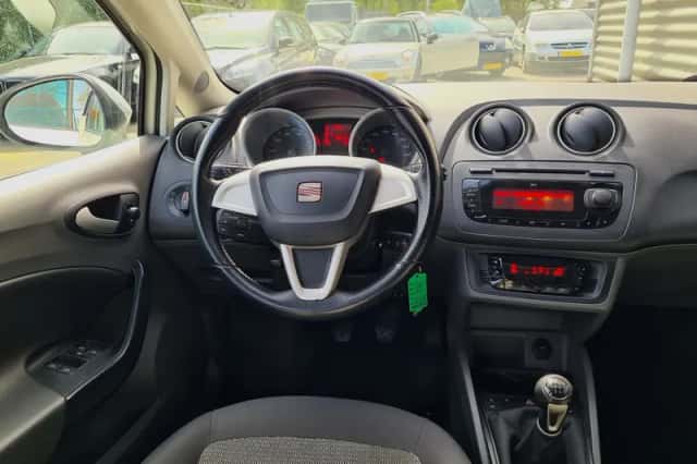 SEAT Ibiza (2010) thumbnail 6