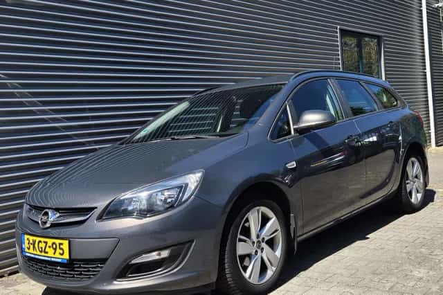 Opel Astra (2013) thumbnail 1