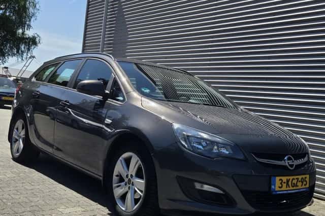 Opel Astra (2013) thumbnail 4