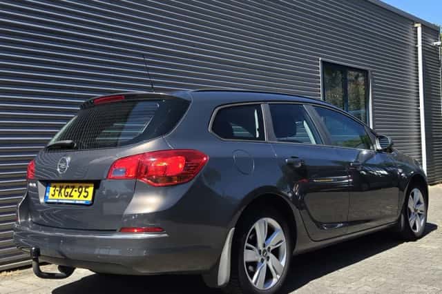 Opel Astra (2013) thumbnail 5