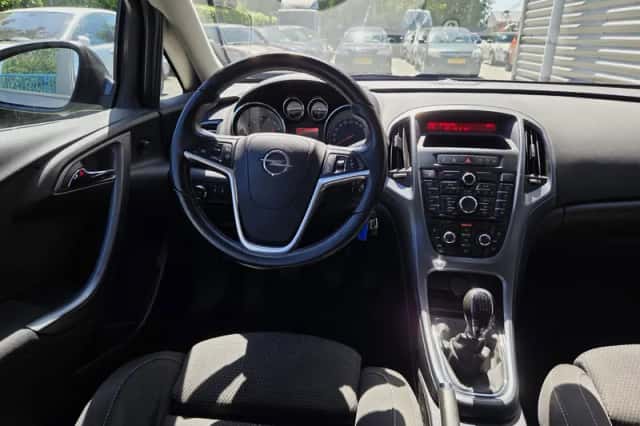 Opel Astra (2013) thumbnail 6